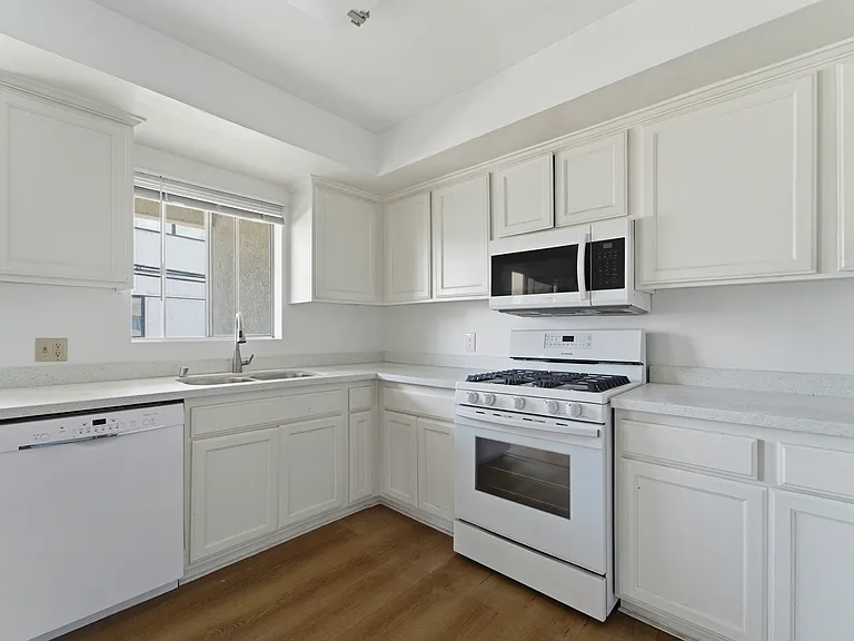 4320 Mammoth Ave #207 — Photo 9