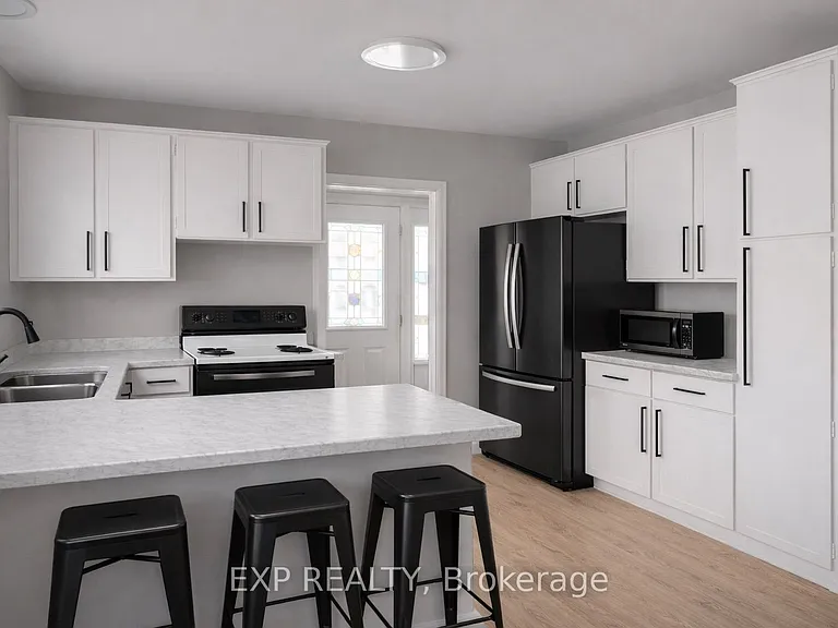 23 Homewood Ave #UPPER — Photo 5
