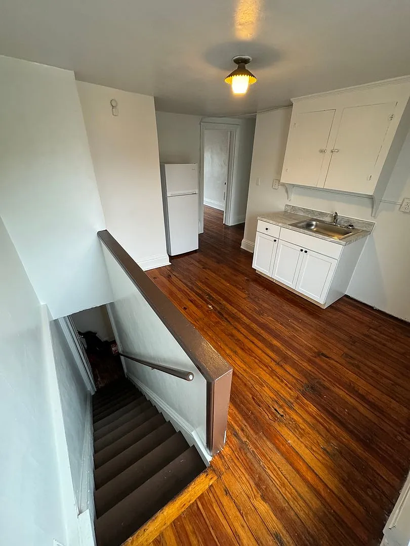 Building Photo - 730 Roosevelt Ave #3