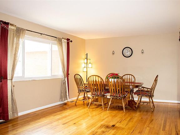 3rd image of 3211 Saint Charles Pl