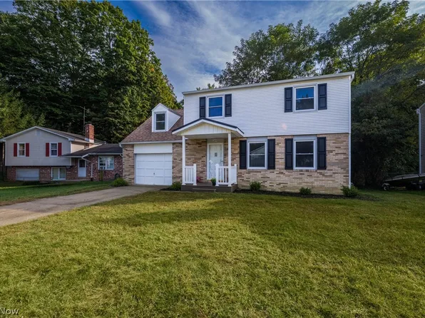 389 Stonewood St, Canal Fulton, OH 44614