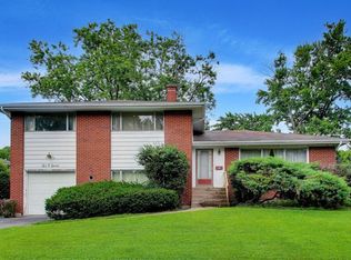 607 S George St, Mount Prospect, IL 60056