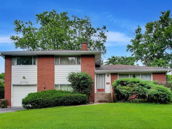 607 S George St, Mount Prospect, IL 60056
