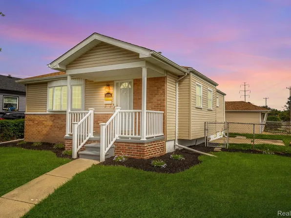 1006 Hazel St, Wyandotte, MI 48192