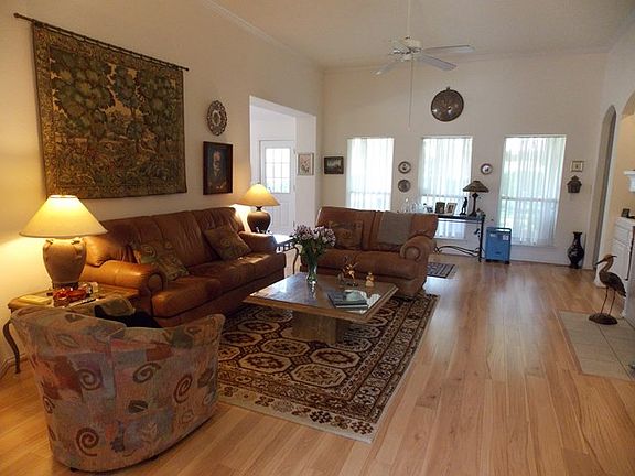 4th image of 215 Meadow Brook Dr