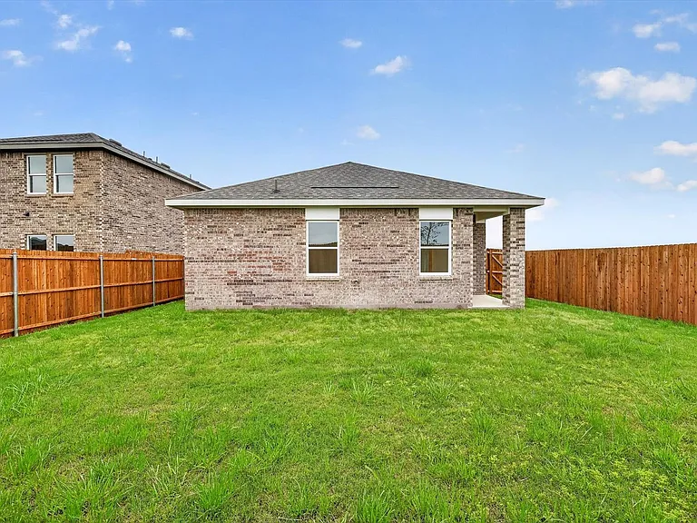 2128 Meadow Park — Photo 16