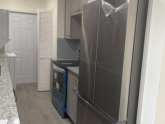 3rd image of 3402 Greenwood Ave