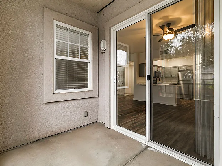 Sterling Oaks Luxury Apartments — Photo 89