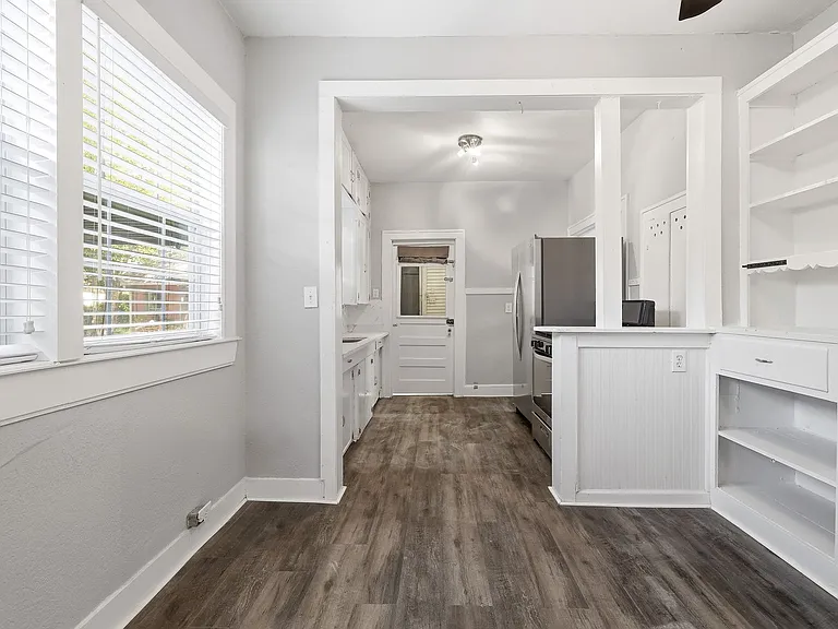 527 Fulton Ave — Photo 10