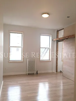 Rented by Sunrise Real Estate | media 26