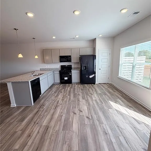 1011 Stiles Ct — Photo 4