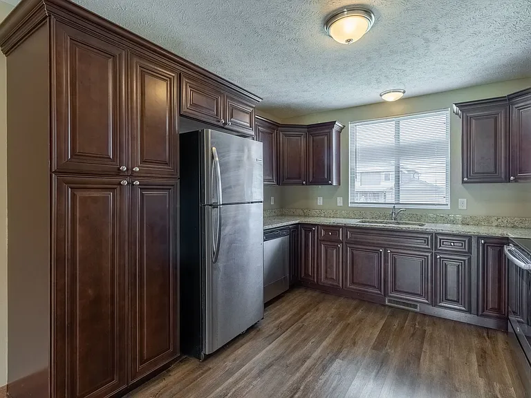 2849 W Rose St — Photo 22