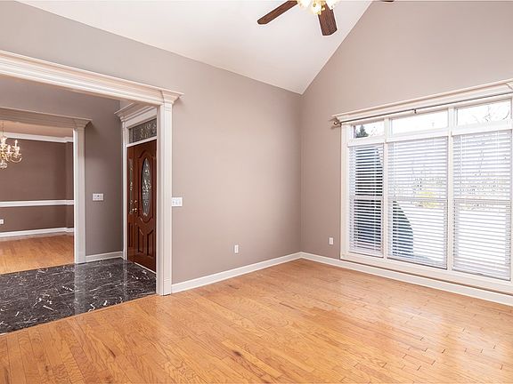 4th image of 2041 W Wellsgate Dr