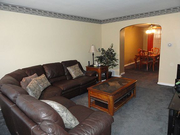 4th image of 5830 Newtown Ave
