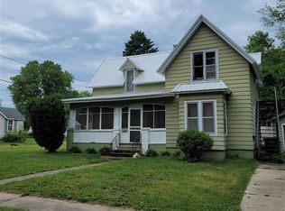 512 3rd St SE, Independence, IA 50644