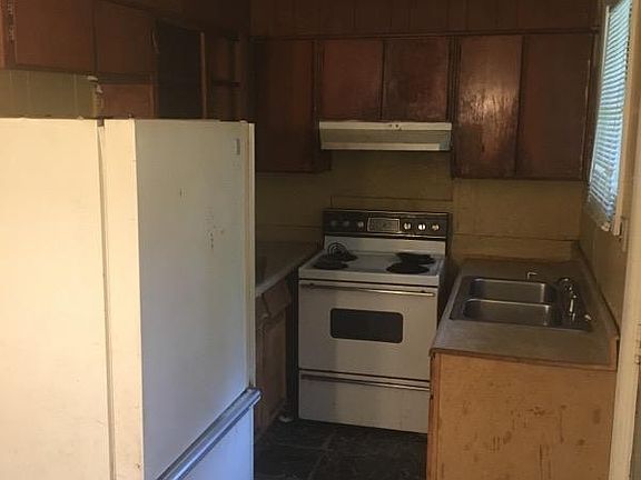 4th image of 2 Red Oak Drive