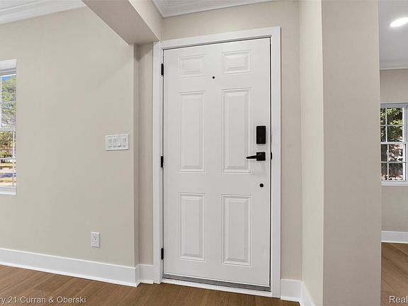 3rd image of 4685 Gertrude St