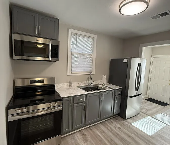 1003 W 46th St — Photo 15