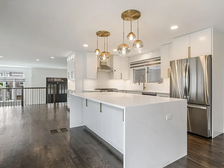 1308 S Plymouth Ct — Photo 10
