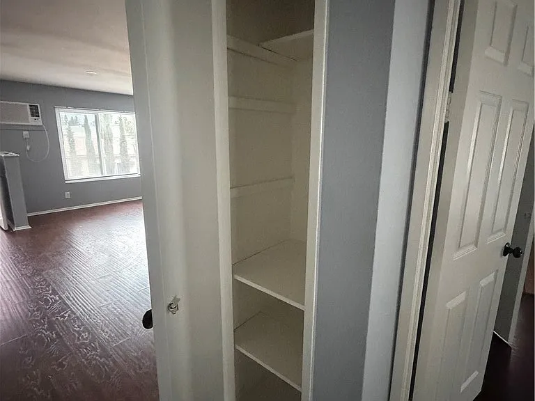 2559 Yorkshire Way — Photo 8