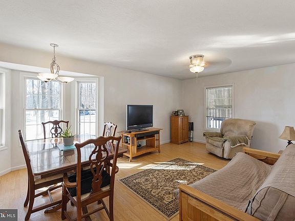 4th image of 426 Cardinal Dr