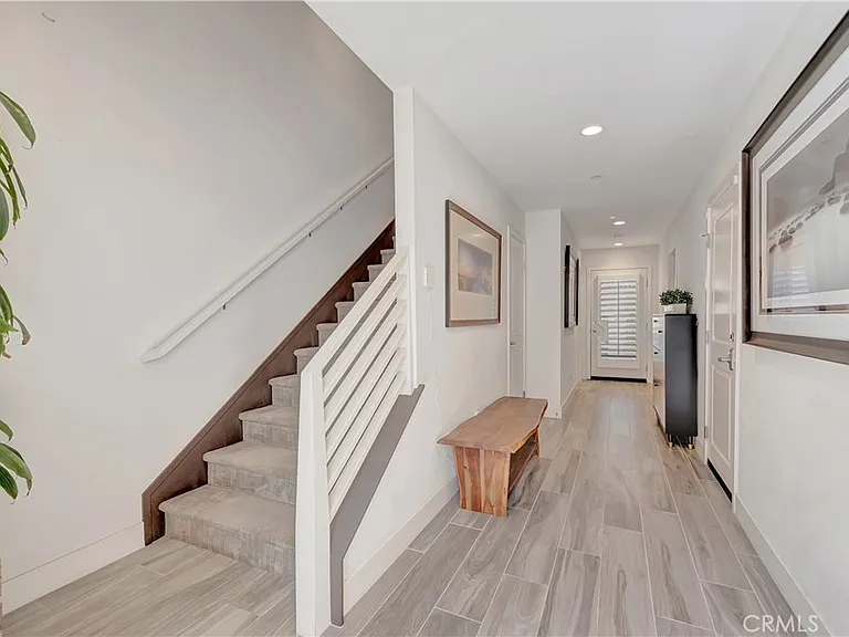 2105 Two Harbors Cir — Photo 2