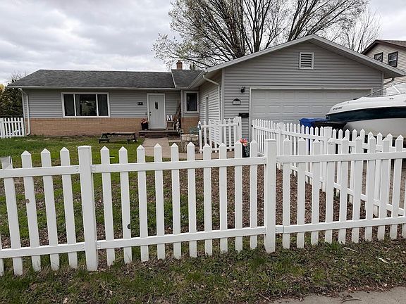 3rd image of 102 21st Ave N