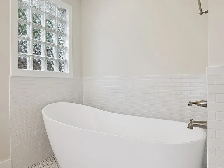 1106 Lawrence Ave — Photo 15