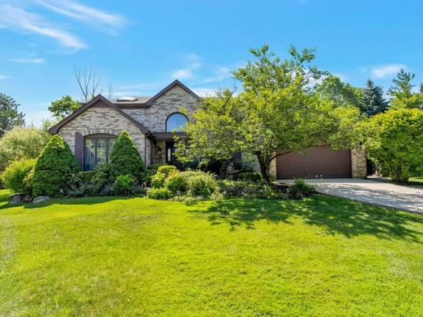 2135 Phillips Dr, Glenview, IL 60026