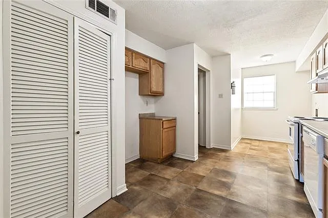 3827 Vernon St — Photo 10