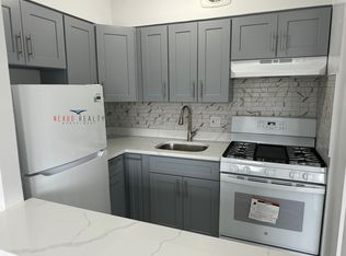 33-27 13th St #3, Astoria, NY 11106