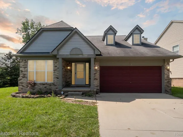 5990 Rolling Ridge Dr, Trenton, MI 48183