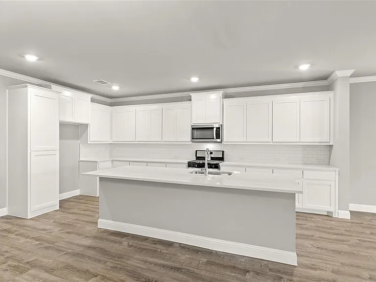 304 Community Dr — Photo 7
