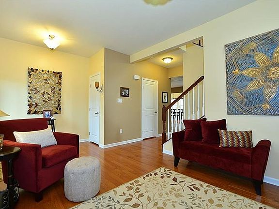 4th image of 212 Heritage Dr