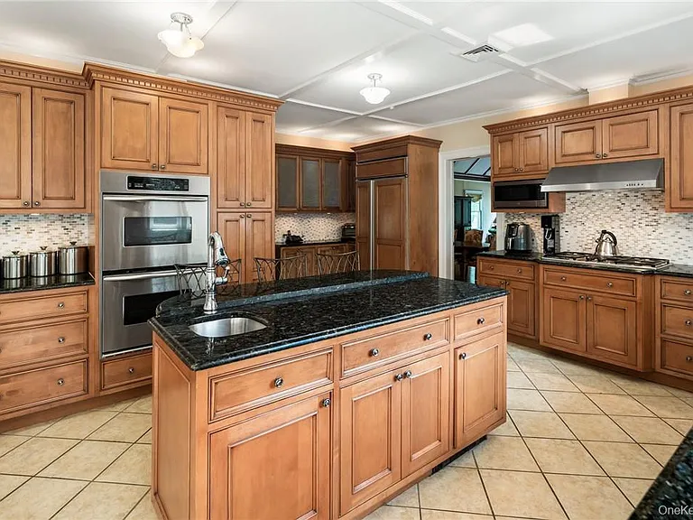 220 Croton Ave — Photo 11