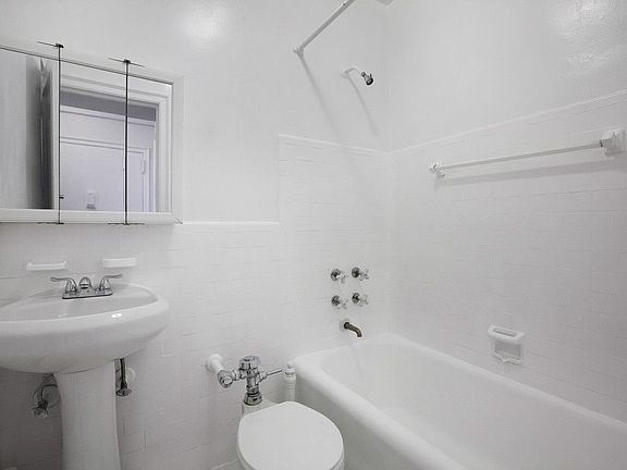 3rd image of 208 W 23rd St APT 1615