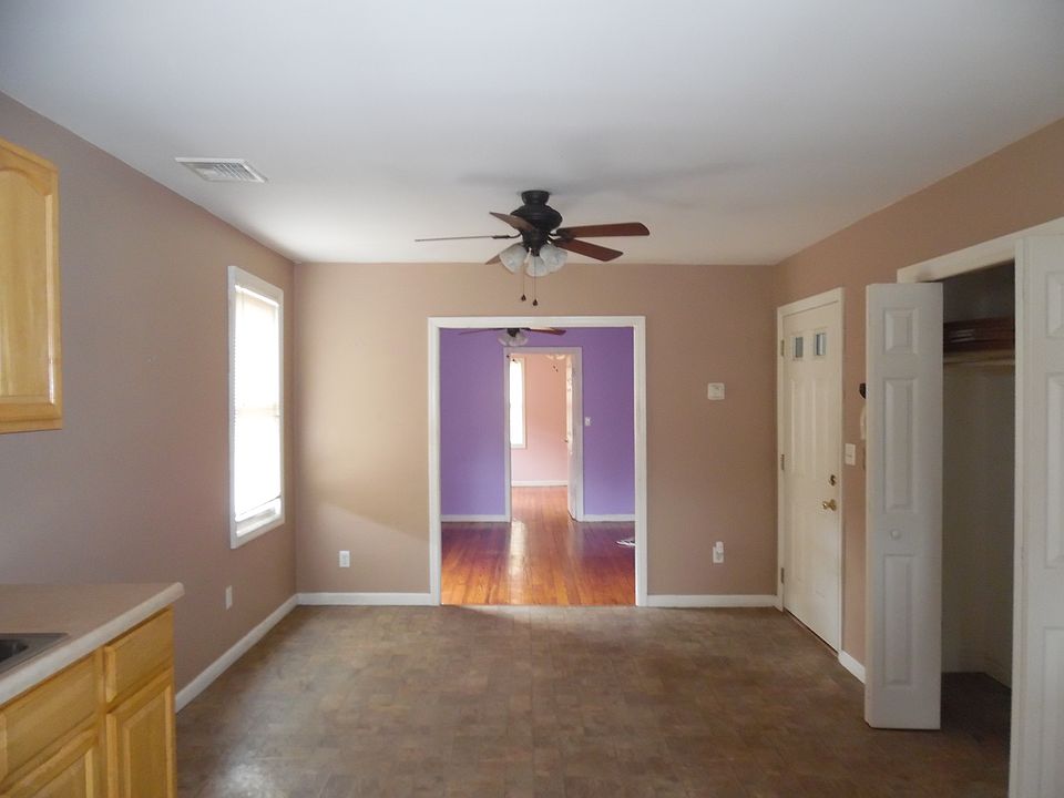 1st image of 1757 Victory Blvd