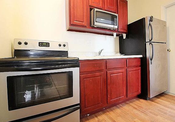 4th image of 1221 Atlantic Ave APT 1B