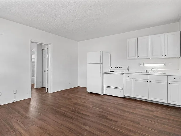 271 SW 1st St #1-4 — Photo 4