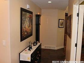 5th image of 393 W Valley View Dr