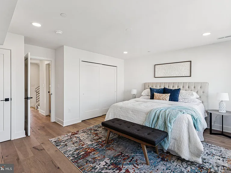 739 N Capitol St — Photo 10