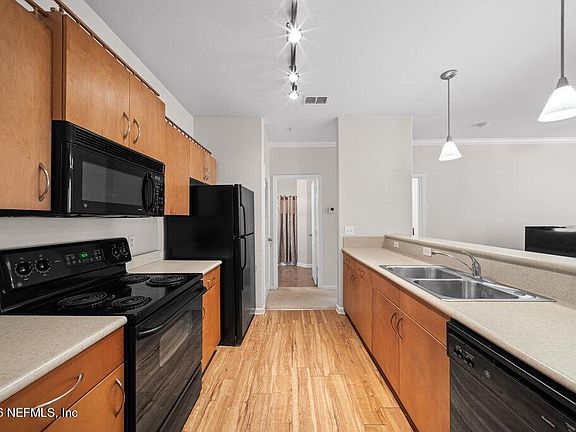 5th image of 8290 GATE Parkway W #311