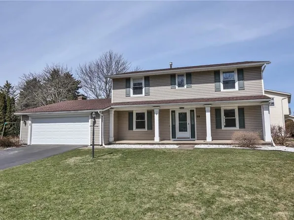 28 Hickory Pond Dr, Penfield, NY 14526