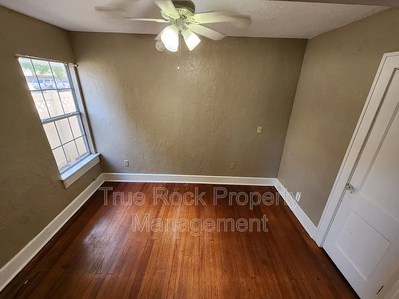 2 bed, 1.0 bath, $800 — Photo 3