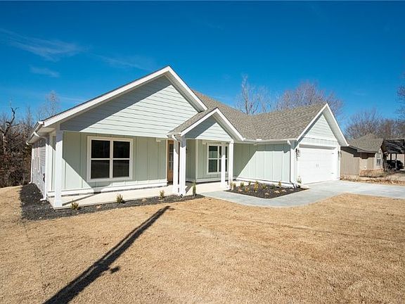 2nd image of 18 Dillow Cir