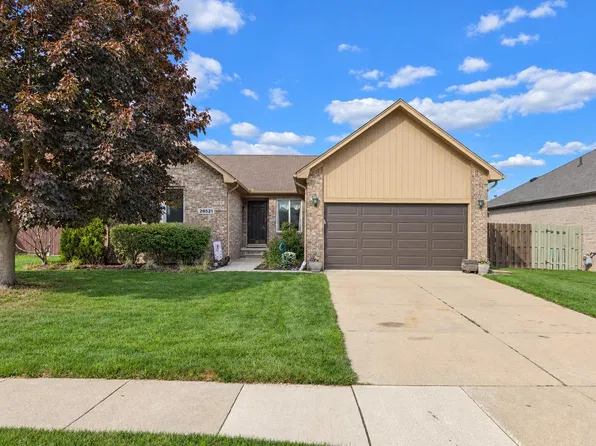 28521 Wales Dr, Chesterfield, MI 48047