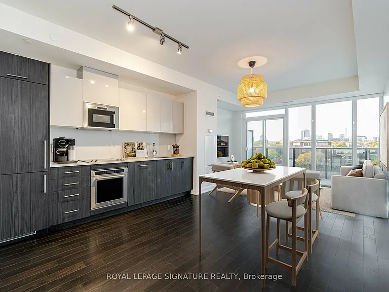 330 Richmond St W #811 — Photo 1