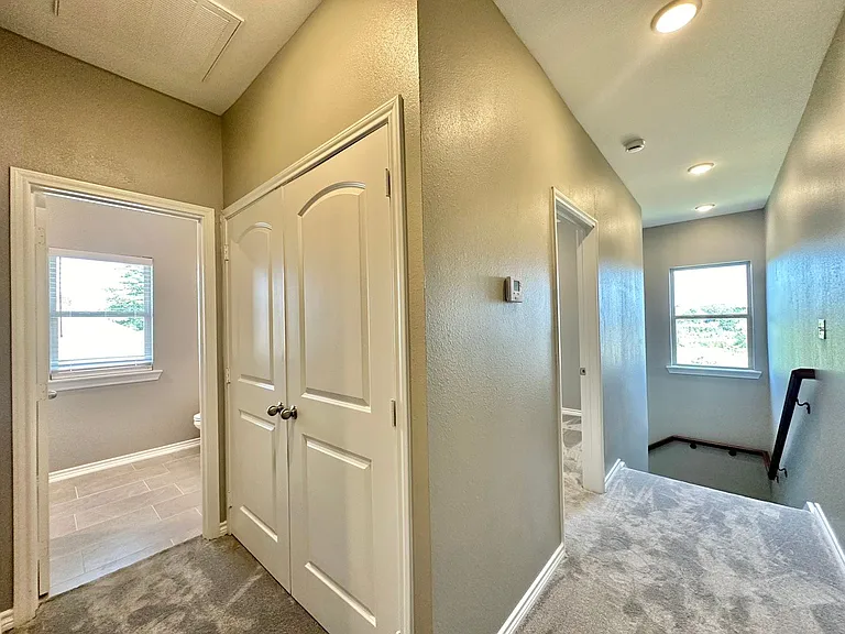 3 Bedroom 2.5 Bathroom Townhomes At Villa Rosa! Now Offering 1/2 Off First Full Months Rent! — Photo 16