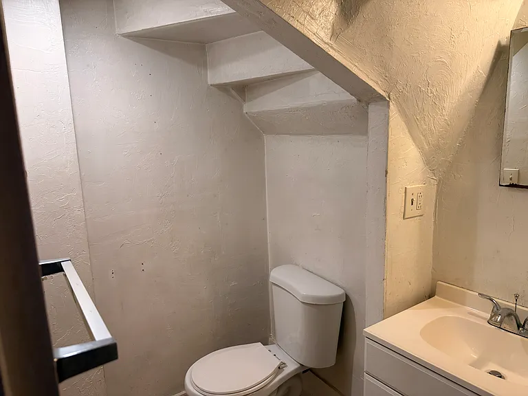17 Harrison St #B — Photo 11