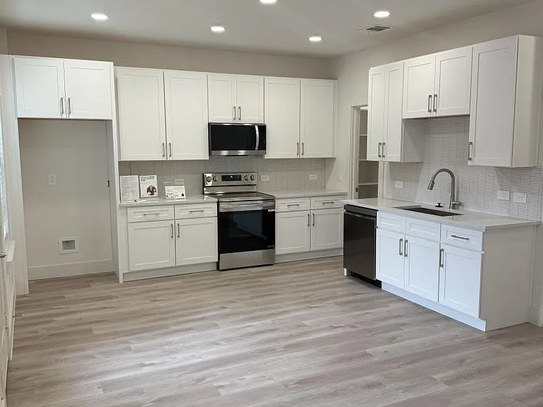 144 Pinkie Holmes Dr — Photo 1